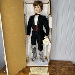 Vintage LOVING GROOM Show Stoppers Florence Maranuk Porcelain Wedding Doll LE565